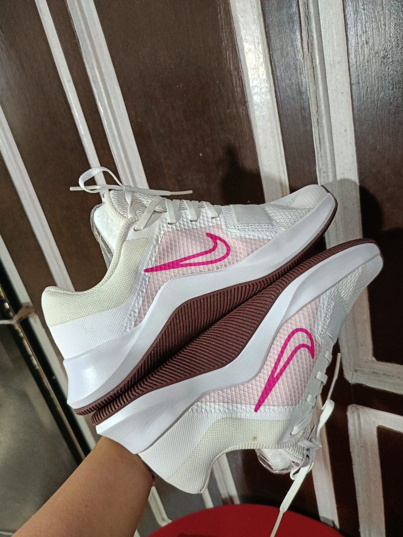 Nike Women's MC Trainer 2 (Category: Sneakers) located in Baguio. Submitted by segunda_classic (Listing ID 1471168510, Image 3). Description: Women's Workout Shoes N_k_ Women's MC Trainer 2 White/Pink Sz 7US/24cm insole Brandnew. No box lang Padala from overseas 🅿️2850.