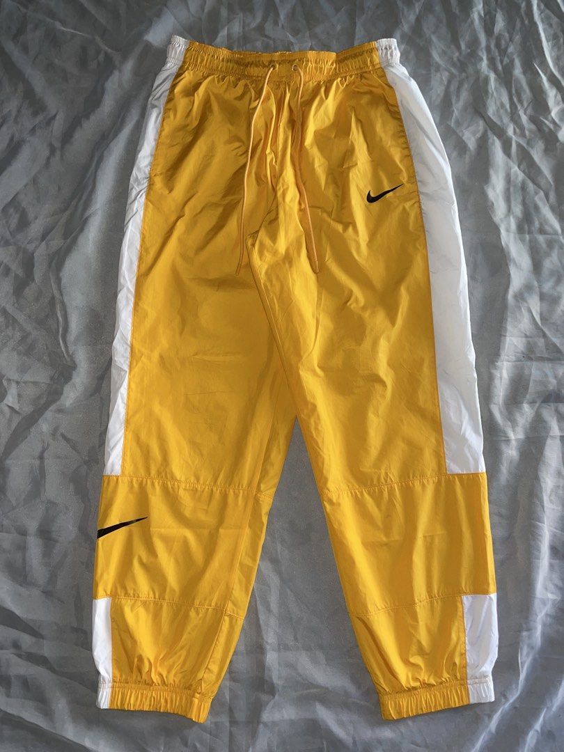 Nike Woven Track Pants (Category: Joggers) located in Las Pinas. Submitted by rdcthriftedshop (Listing ID 1471295377, Image 2). Description: FREE SHIPPING FEE 📦 Nike Woven Track Pants (UNISEX) Size Small on tag Waistline: 26 up to 32 Length: 35 Color rate: 10/10 Condition: Good As New Condition No Issue ❤️ 899 Pesos Only ❤️.