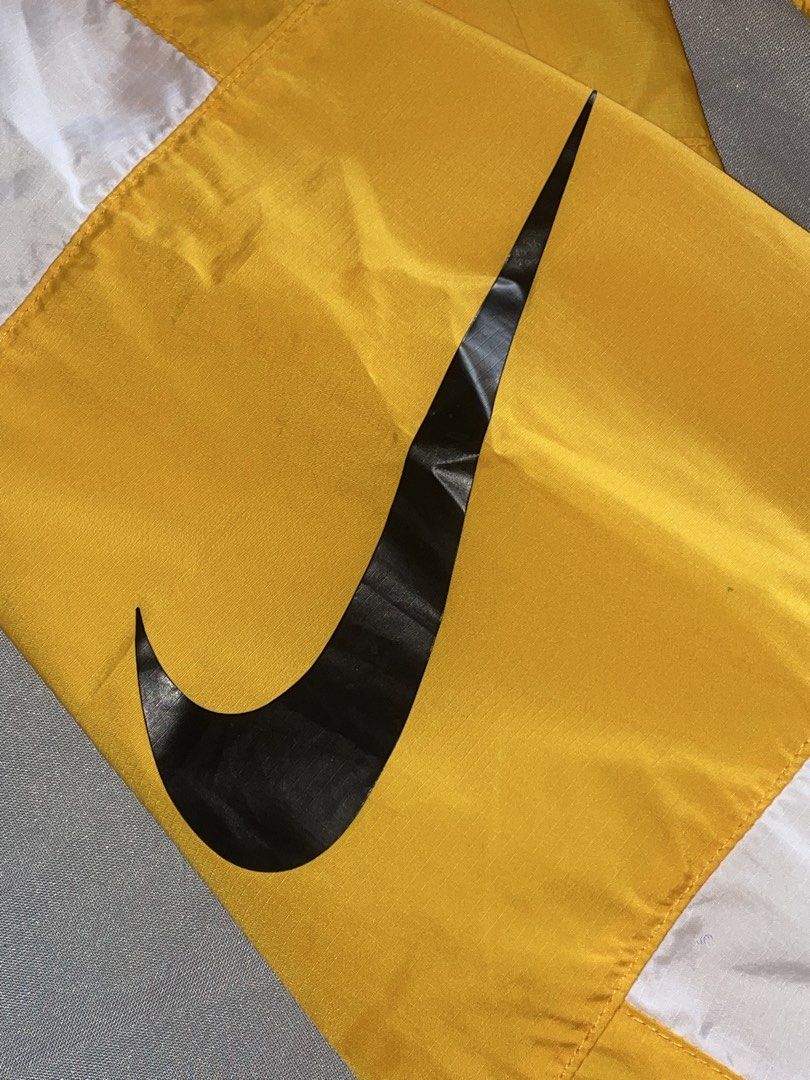 Nike Woven Track Pants (Category: Joggers) located in Las Pinas. Submitted by rdcthriftedshop (Listing ID 1471295377, Image 3). Description: FREE SHIPPING FEE 📦 Nike Woven Track Pants (UNISEX) Size Small on tag Waistline: 26 up to 32 Length: 35 Color rate: 10/10 Condition: Good As New Condition No Issue ❤️ 899 Pesos Only ❤️.