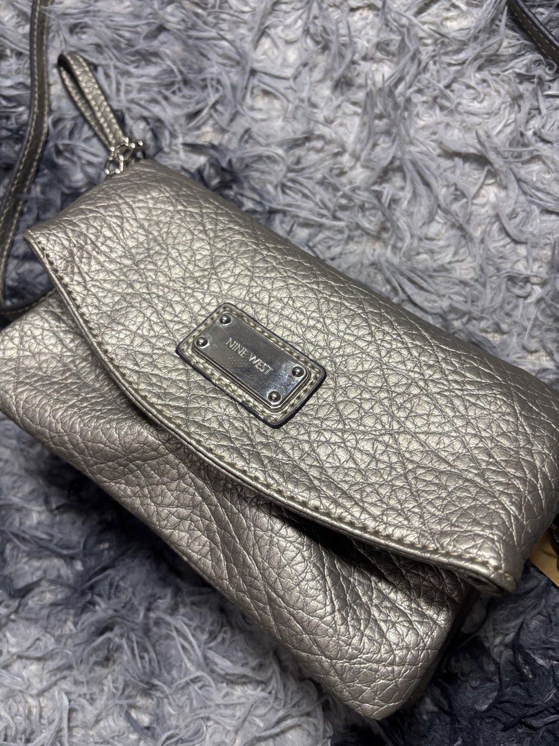 Nine west Crossbody bag (Category: Cross-body Bags) located in Legazpi City. Submitted by thesource052 (Listing ID 1471288341, Image 3). Description: Nine west Crossbodybag Vintage Width: 8” Length:5” excellent condition.