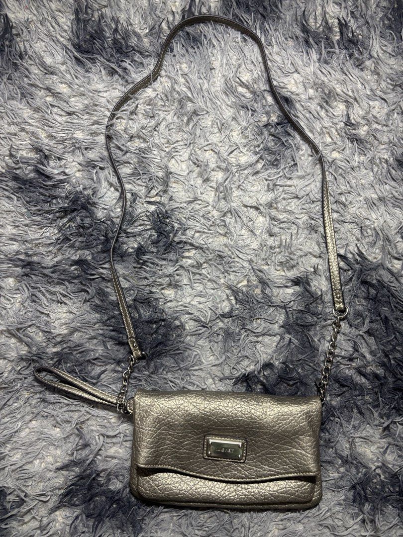 Nine west Crossbody bag (Category: Cross-body Bags) located in Legazpi City. Submitted by thesource052 (Listing ID 1471288341, Image 2). Description: Nine west Crossbodybag Vintage Width: 8” Length:5” excellent condition.