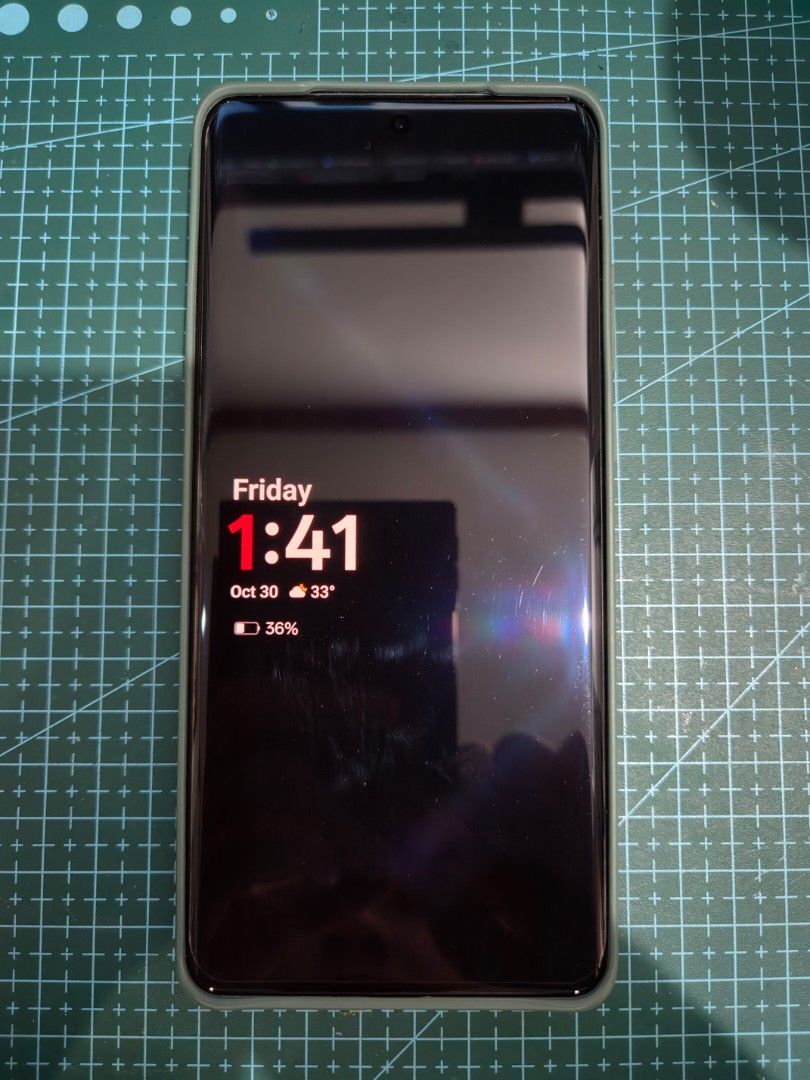 OnePlus 12 Emerald Green 16/512 GB (Category: OnePlus) located in Las Pinas. Submitted by rckll (Listing ID 1471171711, Image 1). Description: China version but flashed Global ROM. Note: Esim not supported. Good condition, no issues. Battery health at 88%. Includes - Original 100W charger - 3x hydrogel screen protector (1 installed, 2 spare) Location: Las Pinas Can ship via Lalamove/meetup.