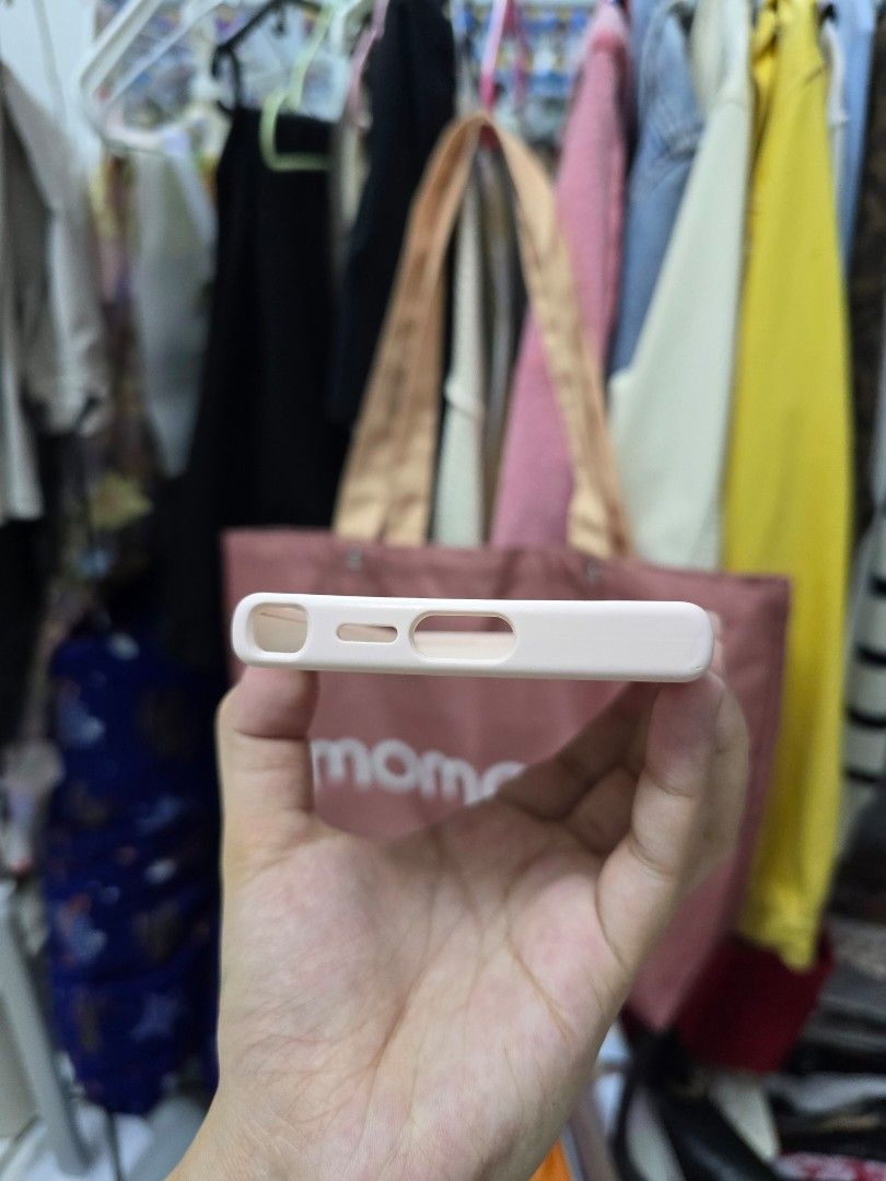 ORIGINAL RINGKE S24 ULTRA PHONE CASE (Category: Cases & Sleeves) located in Mandaluyong City. Submitted by _monamourph (Listing ID 1471226755, Image 3). Description: In excellent condition. Fixed price already :) Such a steal na! hehe.