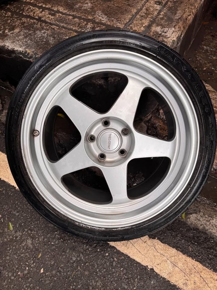 ORIGINAL ROTA SLIPSTREAM 18” MAGS WITH TIRES — 3 PCS ONLY (Category: Mags and Tires) located in Cainta. Submitted by yoshikeiko (Listing ID 1471148273, Image 1). Description: FOR SALE: ORIGINAL ROTA SLIPSTREAM 18” MAGS WITH TIRES — 3 PCS ONLY 💰 Selling Price: ₱20,000 Selling my preloved Rota Slipstream mags in classic silver finish. Clean, sporty 5-spoke design, perfect for car enthusiasts looking for replacement wheels, spare mags, or a project