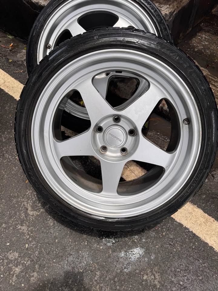 ORIGINAL ROTA SLIPSTREAM 18” MAGS WITH TIRES — 3 PCS ONLY (Category: Mags and Tires) located in Cainta. Submitted by yoshikeiko (Listing ID 1471148273, Image 2). Description: FOR SALE: ORIGINAL ROTA SLIPSTREAM 18” MAGS WITH TIRES — 3 PCS ONLY 💰 Selling Price: ₱20,000 Selling my preloved Rota Slipstream mags in classic silver finish. Clean, sporty 5-spoke design, perfect for car enthusiasts looking for replacement wheels, spare mags, or a project