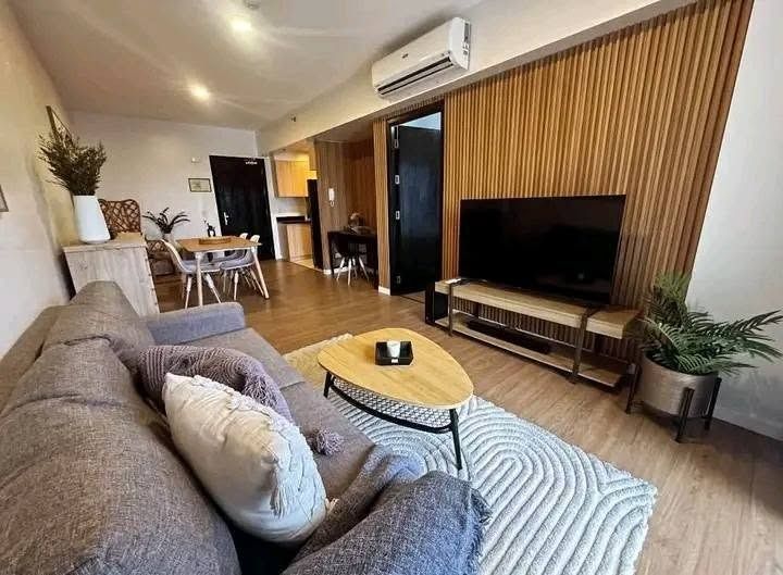 Park Triangle, BGC 1BR 85K (Category: Apartments & Condos) located in Caloocan City. Submitted by aysalpha01 (Listing ID 1471175110, Image 3). Description: 1BR WITH BALCONY 1 T&B FULLY FURNISHED 60SQM PET FRIENDLY PREFERABLY 1 YEAR ADVANCE, 2 MONTHS SECURITY DEPOSIT 85,000/MONTH.