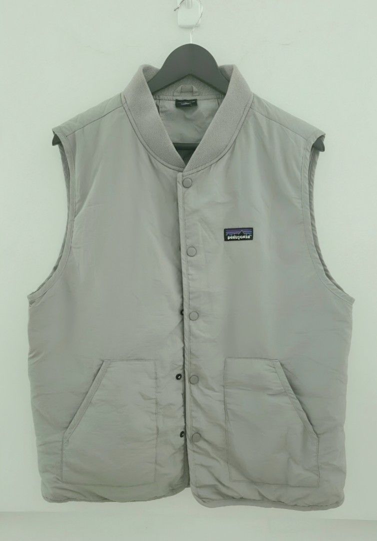 Patagonia Men's Grey Snap-Front Vest Size M (Category: Vests) located in Quezon City. Submitted by curatedbymissgee (Listing ID 1471169664, Image 1). Description: 🩶 **Patagonia Grey Vest | Size M – Lightweight, Versatile & Effortlessly Cool!** **Sleeves are overrated anyway!** 😎✨ Who says you need a full jacket to make a style statement? This Patagonia grey vest is the perfect layering companion for cooler days, travel adventures, and those tri