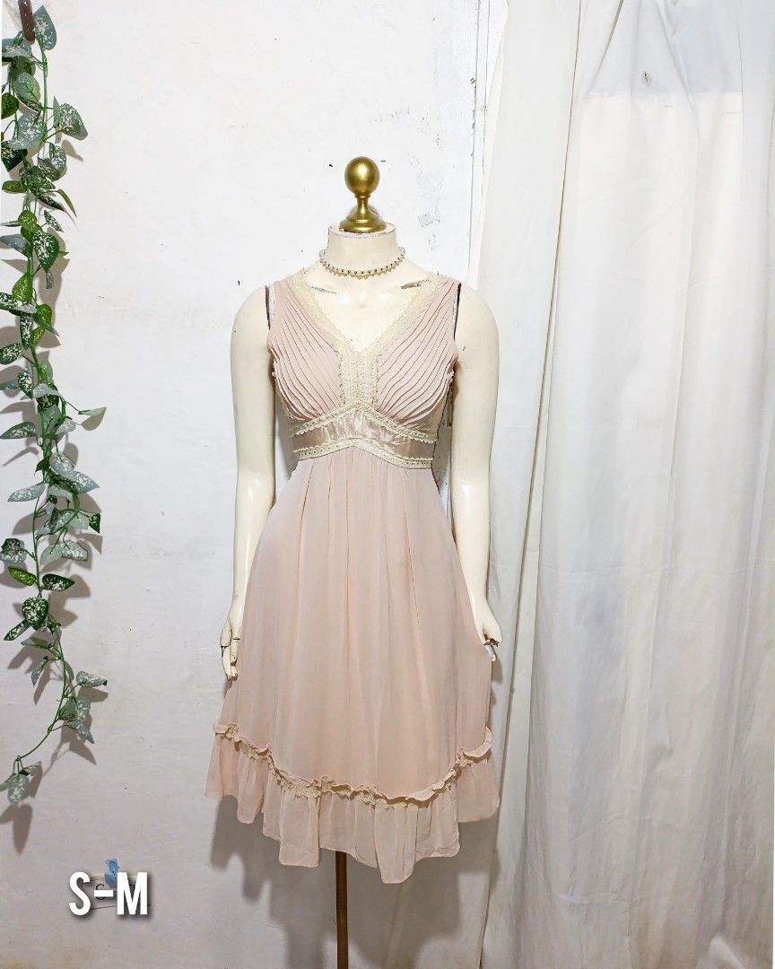 peach flowy elegant boho y2k dress (Category: Dresses) located in Pateros City. Submitted by amj_amj (Listing ID 1471151232, Image 1). Description: .