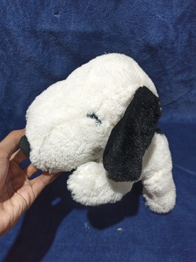 Peanuts Snoopy Plush Toy Stuffed Animal (Category: Plushies & Soft Toys) located in Manila. Submitted by kirstentoyshub (Listing ID 1471251756, Image 3). Description: - Official 2019 Peanuts Worldwide LLC tag attached - Features classic white and black fur with a cute red collar - Super soft and huggable texture - Pristine, clean condition with no stains or damage - Perfect gift for Snoopy fans or addition to any collection.