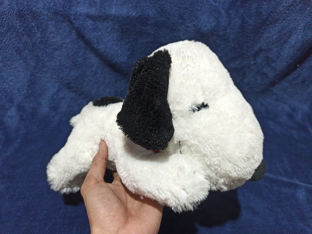 Peanuts Snoopy Plush Toy Stuffed Animal (Category: Plushies & Soft Toys) located in Manila. Submitted by kirstentoyshub (Listing ID 1471251756, Image 1). Description: - Official 2019 Peanuts Worldwide LLC tag attached - Features classic white and black fur with a cute red collar - Super soft and huggable texture - Pristine, clean condition with no stains or damage - Perfect gift for Snoopy fans or addition to any collection.