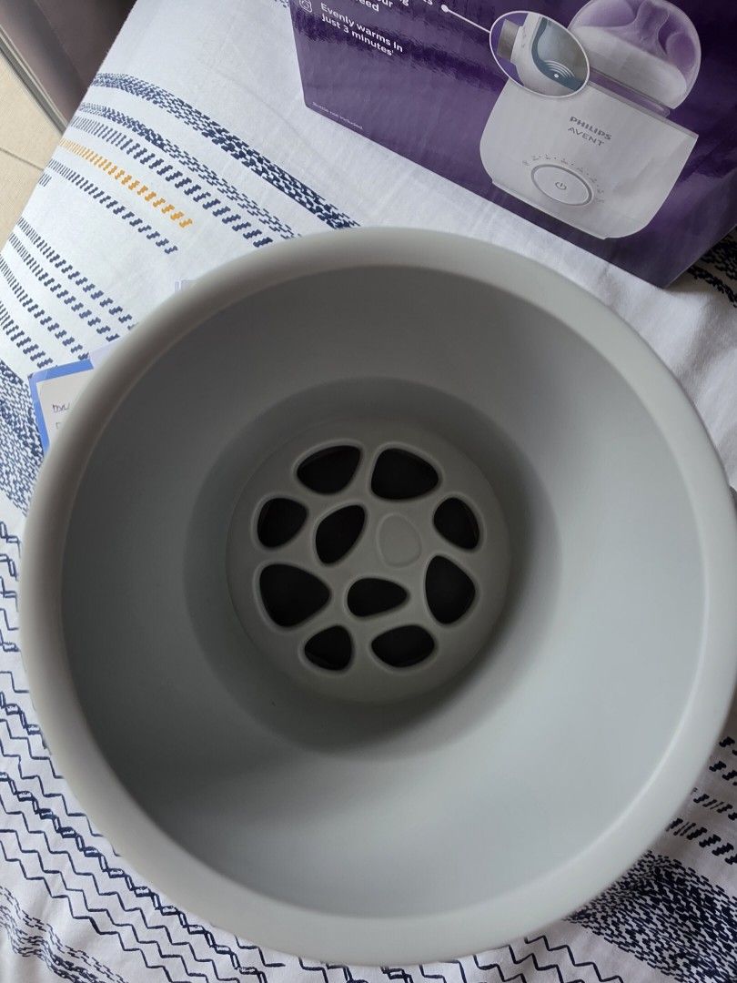 Philips Avent Fast Bottle Warmer Premium (Category: Breastfeeding & Bottle Feeding) located in Pasig City. Submitted by prelovedby.zp (Listing ID 1471180855, Image 3). Description: Bought in May 2025 Complete with box and manual Label slightly faded but no issues when being used SRP of brand new at Php 4,699 RFS: graduated from warming/defrosting milk stash; food heated through microwave MOP: Gcash Location: Pasig.