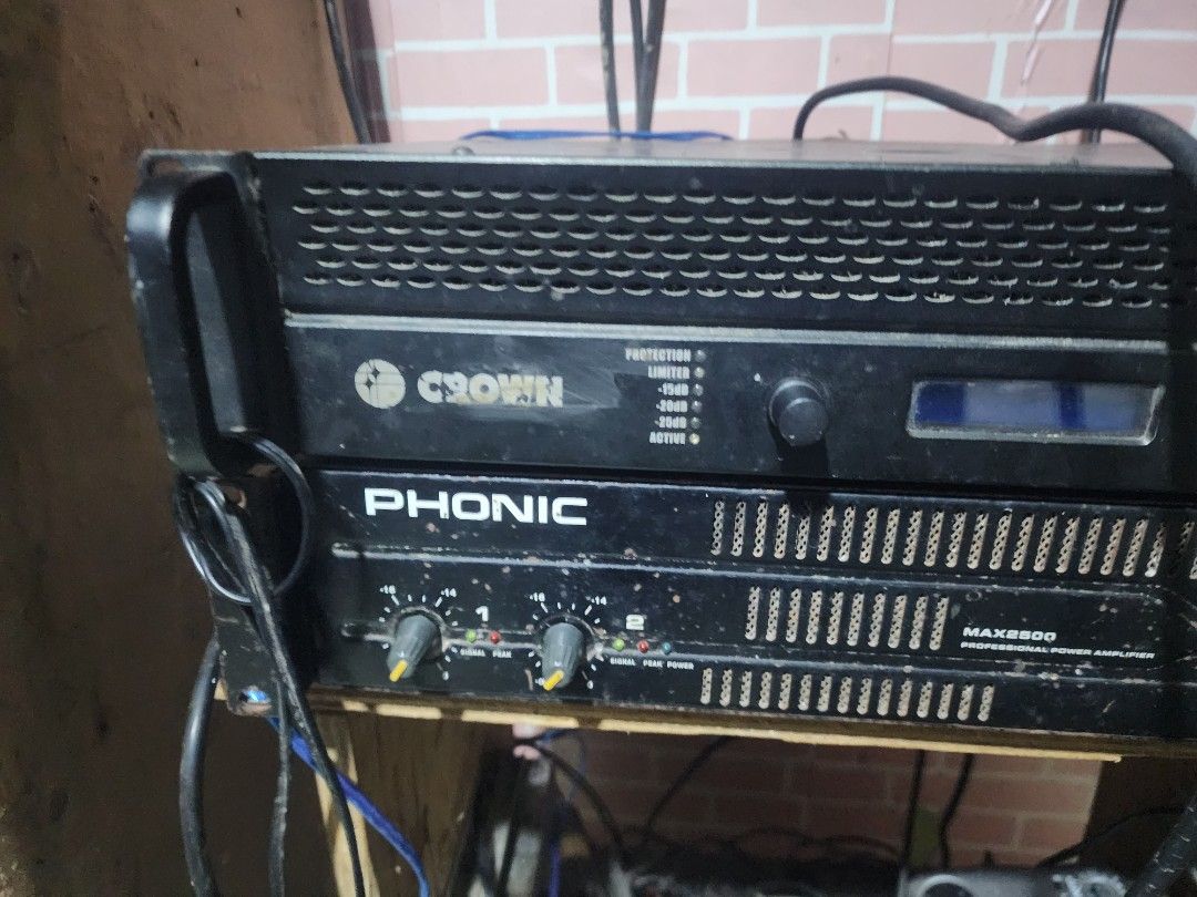 Phonic Max 2500 Professional Power Amplifier and Crown Amplifier (Category: Soundbars, Speakers & Amplifiers) located in Paranaque City. Submitted by liveearth.ab7718 (Listing ID 1471253761, Image 1). Description: power amp phonic max2500 500watts stereo 8ohms 1500watts mono 8ohms 21 kg kilo need repaint lng allgoods na good bass 10888 crown ca250 250watts stereo 8ohms 700watts mono 8ohms 22kg kilo kaha Lang sa maselan nagana lahat ng ilaw clear 