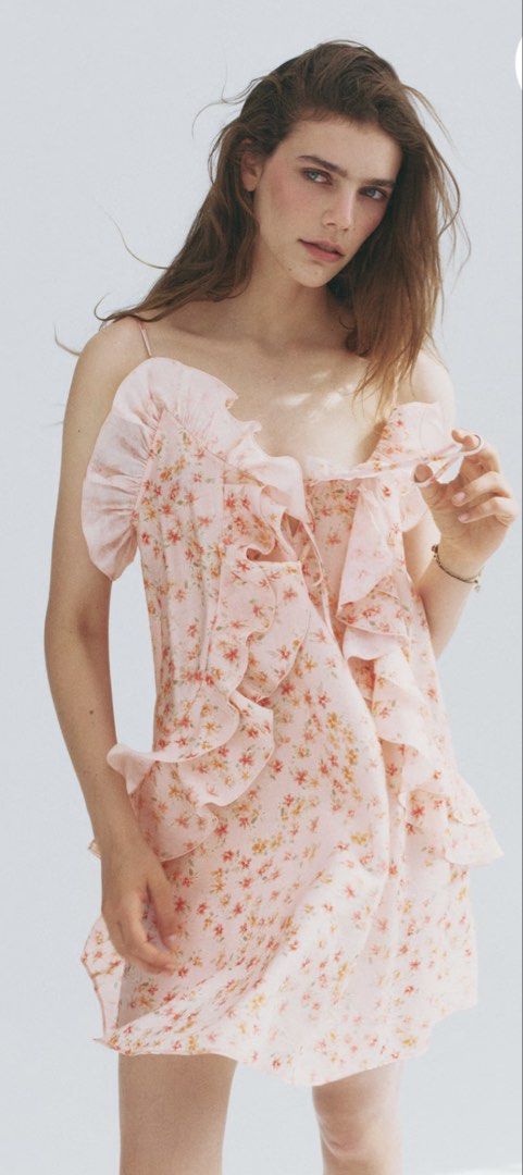 Pink Floral Ruffle Mini Dress (Category: Dresses) located in Pasig City. Submitted by carouallie (Listing ID 1471210218, Image 2). Description: 🌸 H&M BRAND NEW WITH TAGS | SIZE M 🌸 Selling this beautiful H&M dress! Bought brand new, never worn, with original tags attached. 💕 ✨ Original Price: ₱1,499 ✨ Size: Medium (M) ✨ Condition: 100% Brand New with Tags Reason for selling: Size is a little bigger on me. Perfect for anyone looking for a prett