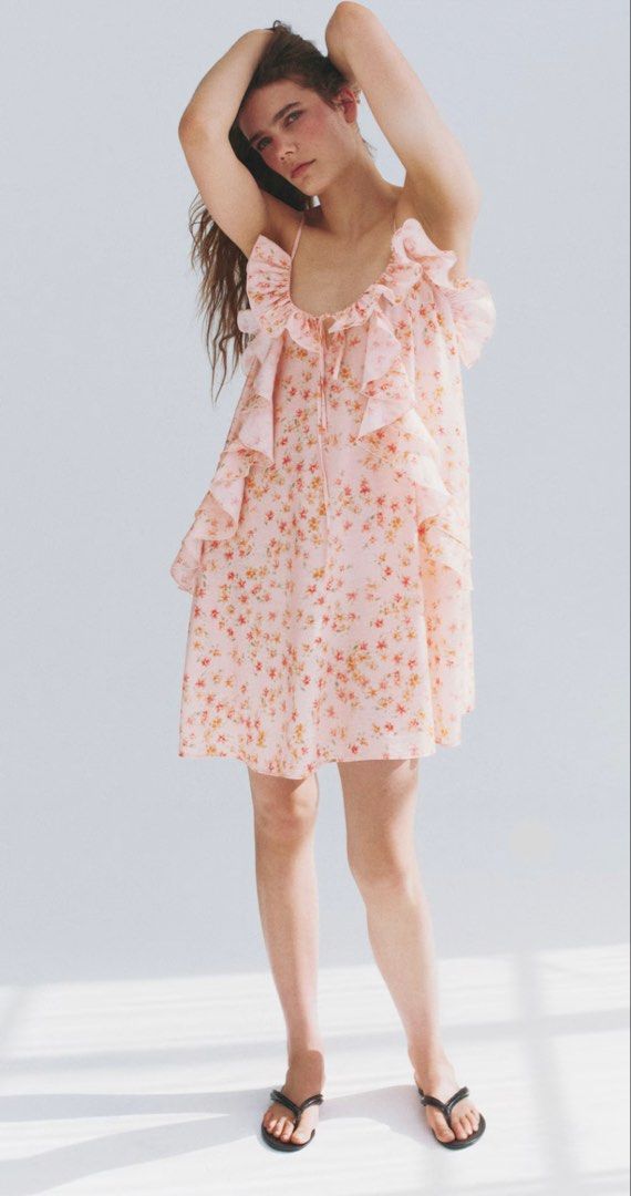 Pink Floral Ruffle Mini Dress (Category: Dresses) located in Pasig City. Submitted by carouallie (Listing ID 1471210218, Image 1). Description: 🌸 H&M BRAND NEW WITH TAGS | SIZE M 🌸 Selling this beautiful H&M dress! Bought brand new, never worn, with original tags attached. 💕 ✨ Original Price: ₱1,499 ✨ Size: Medium (M) ✨ Condition: 100% Brand New with Tags Reason for selling: Size is a little bigger on me. Perfect for anyone looking for a prett