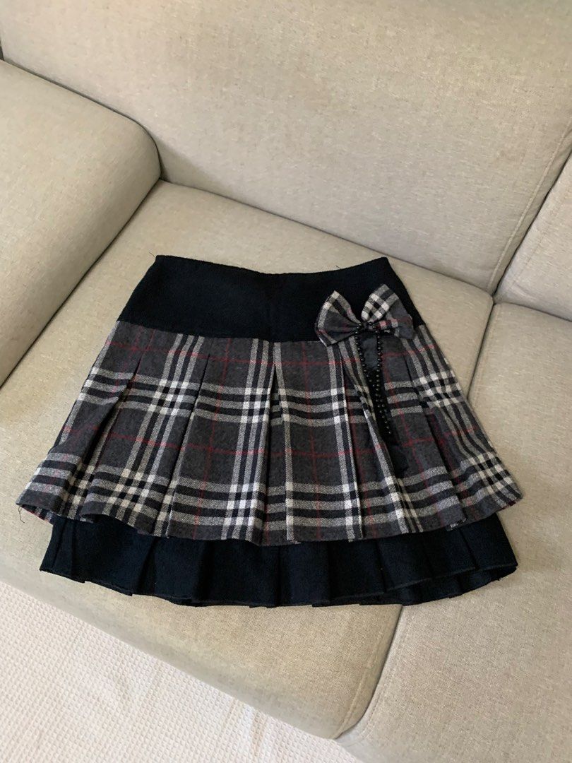 Plaid pleated skirt (Category: Skirts) located in Paranaque City. Submitted by shoplovedbya (Listing ID 1471215954, Image 1). Description: ♡ Waist: 29-30 ♡ Length: 18 - L on tag, has inner lining - nice wool and thick fabric .