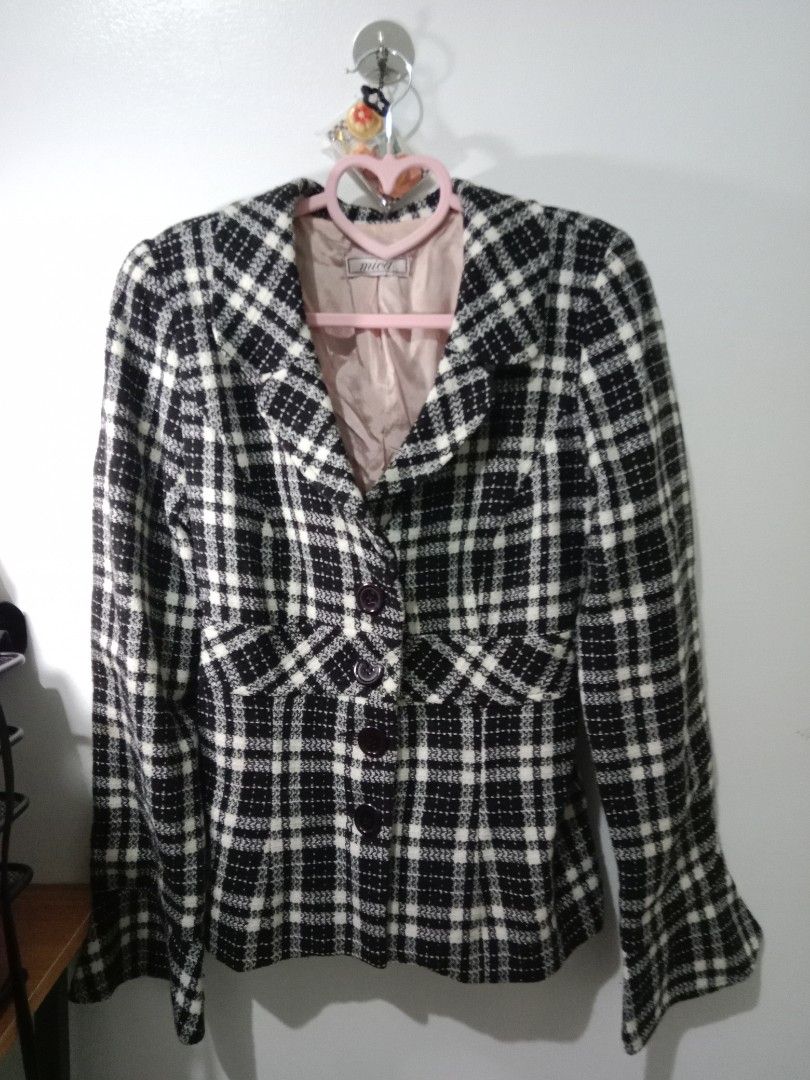 plaid tweed-style blazer (Category: Coats, Jackets and Outerwear) located in Solano. Submitted by bags_infinity (Listing ID 1471215159, Image 1). Description: 💐S-M ✨slightly negotiable ✨yes, available if still listed.