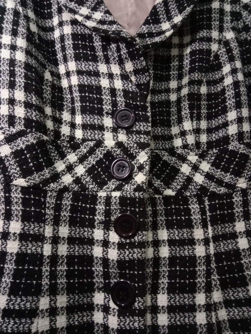 plaid tweed-style blazer (Category: Coats, Jackets and Outerwear) located in Solano. Submitted by bags_infinity (Listing ID 1471215159, Image 2). Description: 💐S-M ✨slightly negotiable ✨yes, available if still listed.