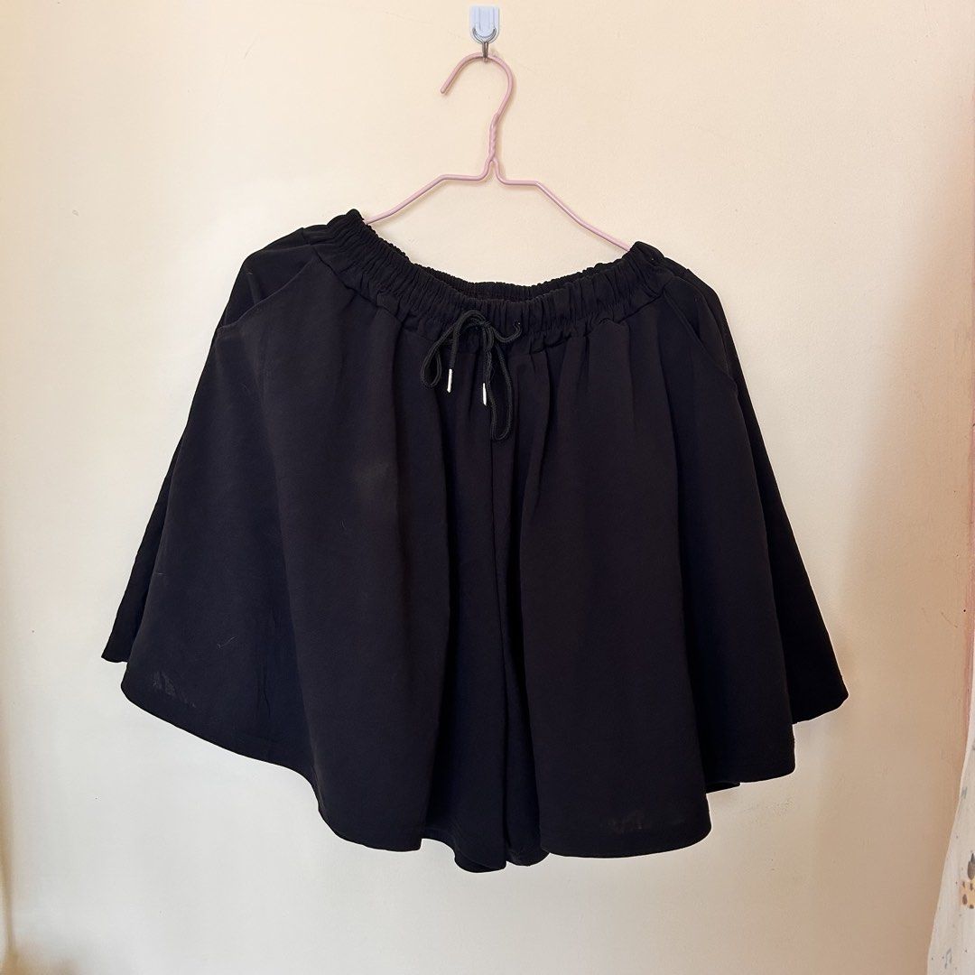 Plus Size Black Wide Leg Shorts (Category: Shorts) located in Batangas. Submitted by han.jpg (Listing ID 1471148690, Image 1). Description: - like new - fits up to 2Xl - stretchable - onhand, ready to ship - pay as you mine - MOP: gcash, maribank - MOD: J&T (54 sf within luzon) - location: batangas.