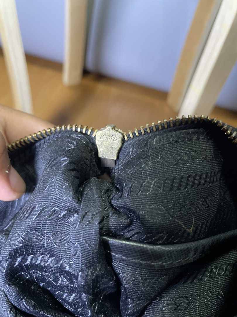 Prada Black Tessuto Nylon Tote (Category: Luxury Bags & Wallets) located in Las Pinas. Submitted by dhliacmp (Listing ID 1471274306, Image 3). Description: Missing Sling Authentic! .