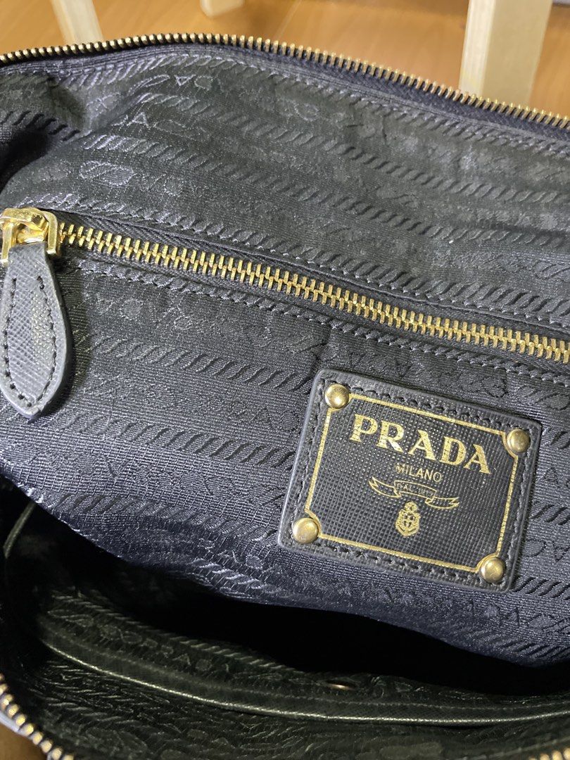 Prada Black Tessuto Nylon Tote (Category: Luxury Bags & Wallets) located in Las Pinas. Submitted by dhliacmp (Listing ID 1471274306, Image 2). Description: Missing Sling Authentic! .