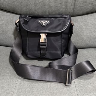 (Category: ) located in . Submitted by chic.bags (Listing ID 1471211540, Image 1). Description: .