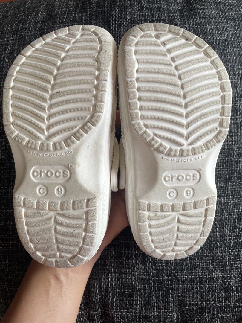 Preloved Crocs (Category: Babies & Kids Fashion) located in Davao. Submitted by aevrylscorner (Listing ID 1471134265, Image 2). Description: Excellent Condition C9 on tag No drag heel Visible crocs logo both pair Mode of payment: GCASH Shipping Schedule: Weekends only Add sf.