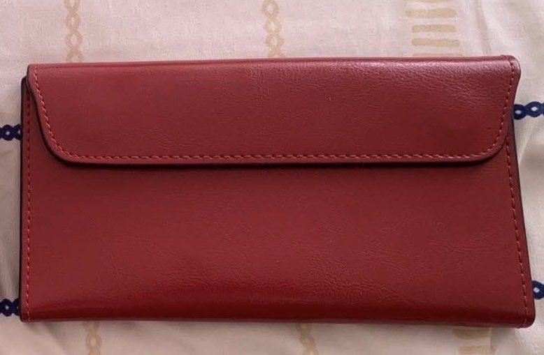 Preloved Wallet - take all (Category: Activewear) located in Pasig City. Submitted by goodfindstudio.ph (Listing ID 1471148893, Image 2). Description: Preloved Wallet - take all.