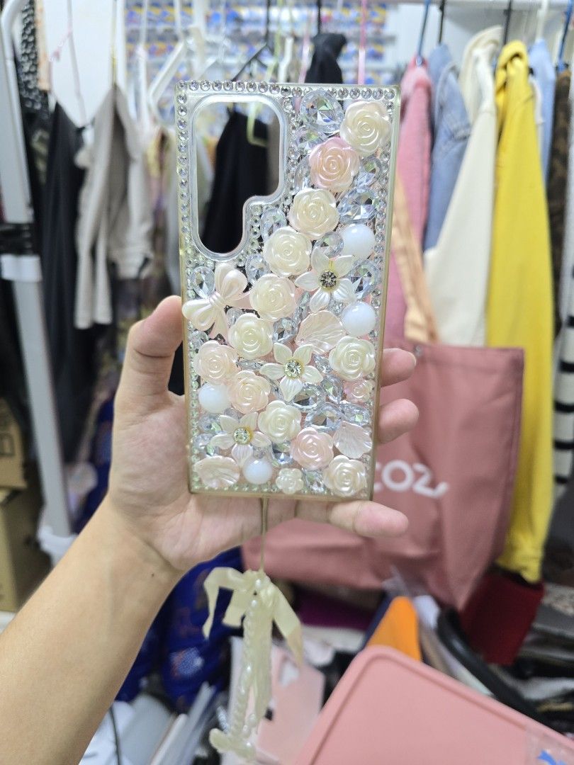 PRETTY HANDMADE S24 ULTRA CASE (Category: Cases & Sleeves) located in Mandaluyong City. Submitted by _monamourph (Listing ID 1471227563, Image 1). Description: Bought for 400 in Greenhills. Nice padin in actual. Fixed price.