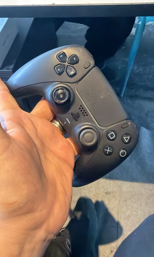 PS5 controller (Category: Controllers) located in Kuala Lumpur. Submitted by dr.oz_007 (Listing ID 1471159352, Image 1). Description: original ,in good condition, working perfectly, has small drift ..