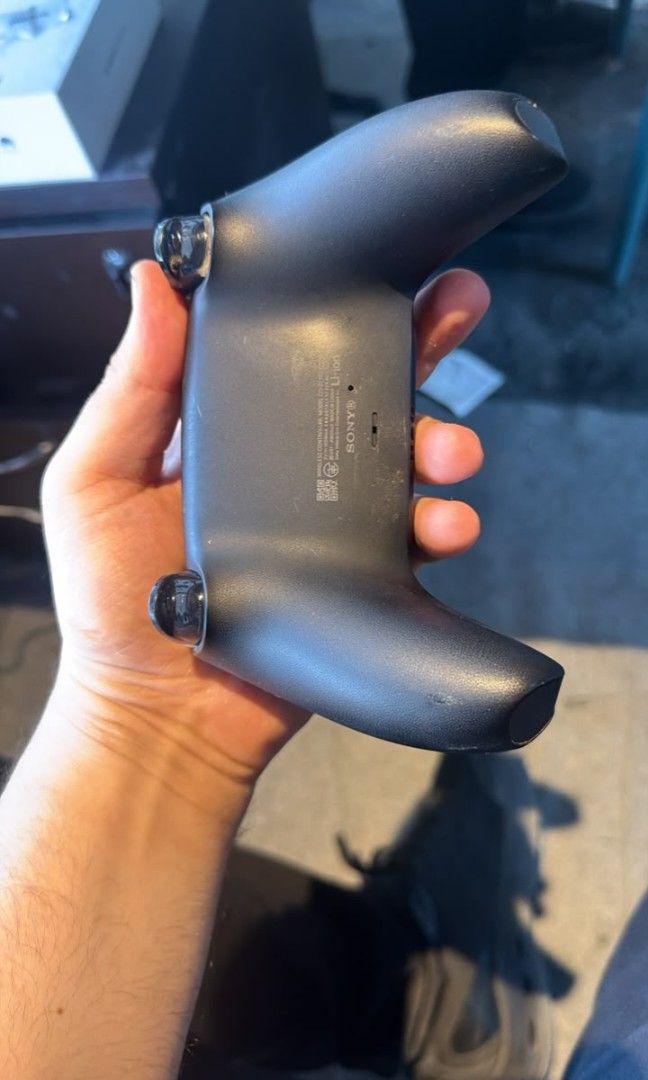 PS5 controller (Category: Controllers) located in Kuala Lumpur. Submitted by dr.oz_007 (Listing ID 1471159352, Image 2). Description: original ,in good condition, working perfectly, has small drift ..