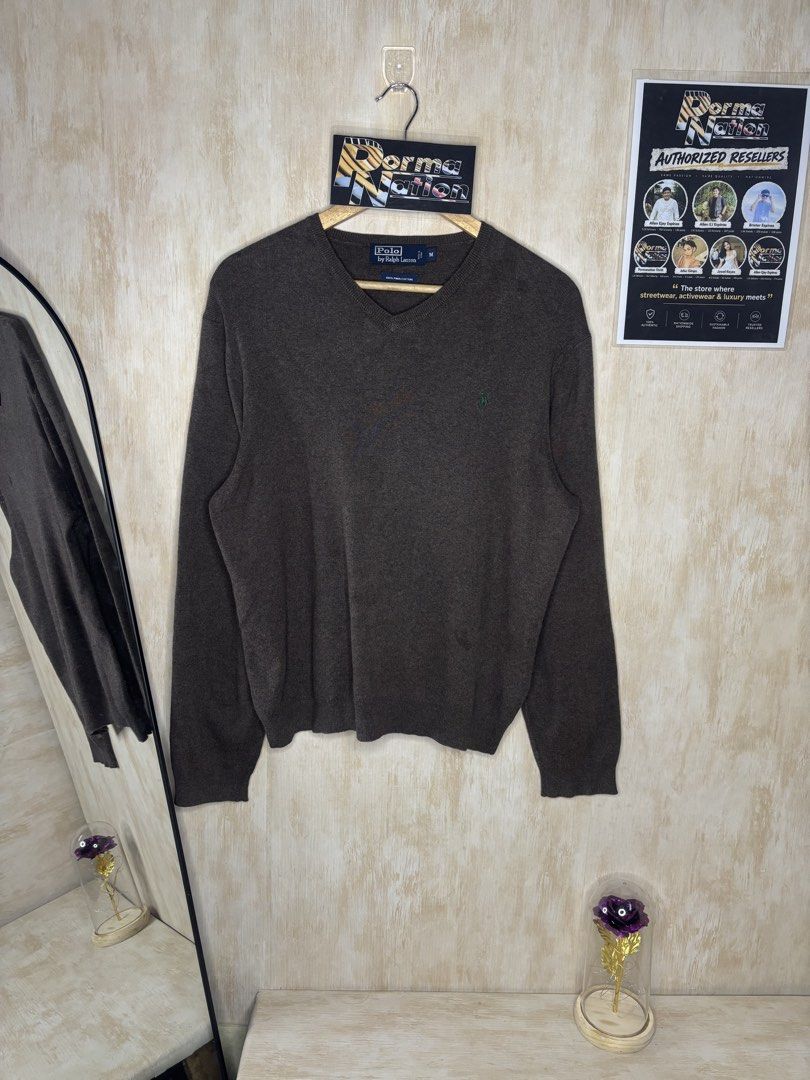 RALPH LAUREN KNIT SWEATER (Category: Activewear) located in Cabuyao City. Submitted by pormanation-thrift-store (Listing ID 1471206939, Image 1). Description: RALPH LAUREN KNIT SWEATER Condition: EXCELLENT Color rate: 9.5/10 Size: MEDIUM Dimes: 21.5”Wx25”L Issue: NONE‼️ Price: 1000.