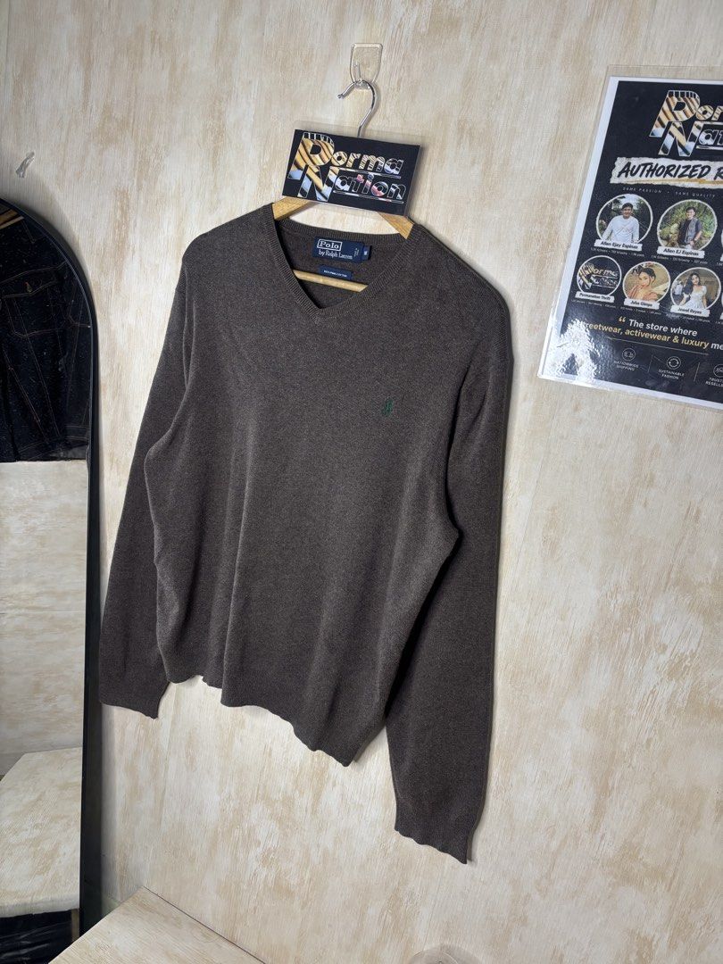 RALPH LAUREN KNIT SWEATER (Category: Activewear) located in Cabuyao City. Submitted by pormanation-thrift-store (Listing ID 1471206939, Image 3). Description: RALPH LAUREN KNIT SWEATER Condition: EXCELLENT Color rate: 9.5/10 Size: MEDIUM Dimes: 21.5”Wx25”L Issue: NONE‼️ Price: 1000.