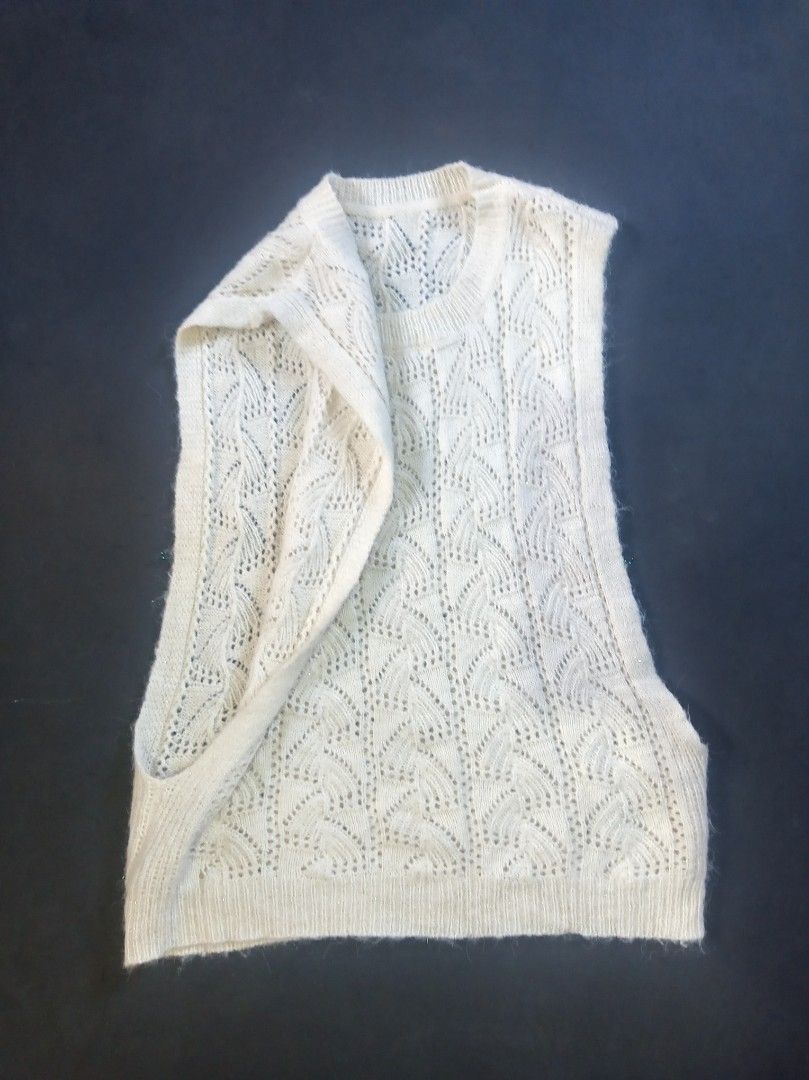 Random knitted top (Category: Others Tops) located in Legazpi City. Submitted by thrifttoflipp (Listing ID 1471135325, Image 2). Description: 300 shipped MOP via gcash Payment first policy.