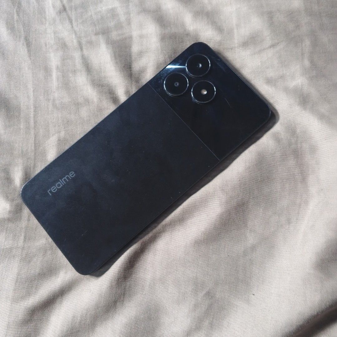 Realme C51 (Category: Realme) located in Paranaque City. Submitted by thriftine5 (Listing ID 1471152915, Image 3). Description: nandiyan na details REALME C51 64GB RAM3.0GB+4.0GB WALANG BASAG AT SMOOTH NA SMOOTH, SOBRANG KUNAT NG BATTERY TAGAL MALOWBAT. FOR ONLY 1699 PAUNAHAN NALANG SOLID NA SOLID LAMG BACKUP PHONE NANDIYAN NA DETALYE TIGNAN NIYO NALANG REKTA PM AT ADD.