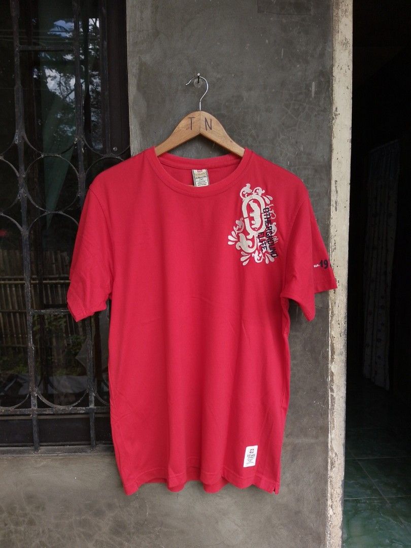 Red Ecko Unltd Graphic T-Shirt Size L (Category: Tshirts & Polo Shirts ) located in Kabankalan. Submitted by evolasdf (Listing ID 1471159536, Image 1). Description: Ecko Unltd Size: M on tag can fit to large Dimes: 21x28 - Excellent Condition - No issue / Color Rate 9/10 📩 LOCATION 📍: Brgy Oringao Kabankalan City.