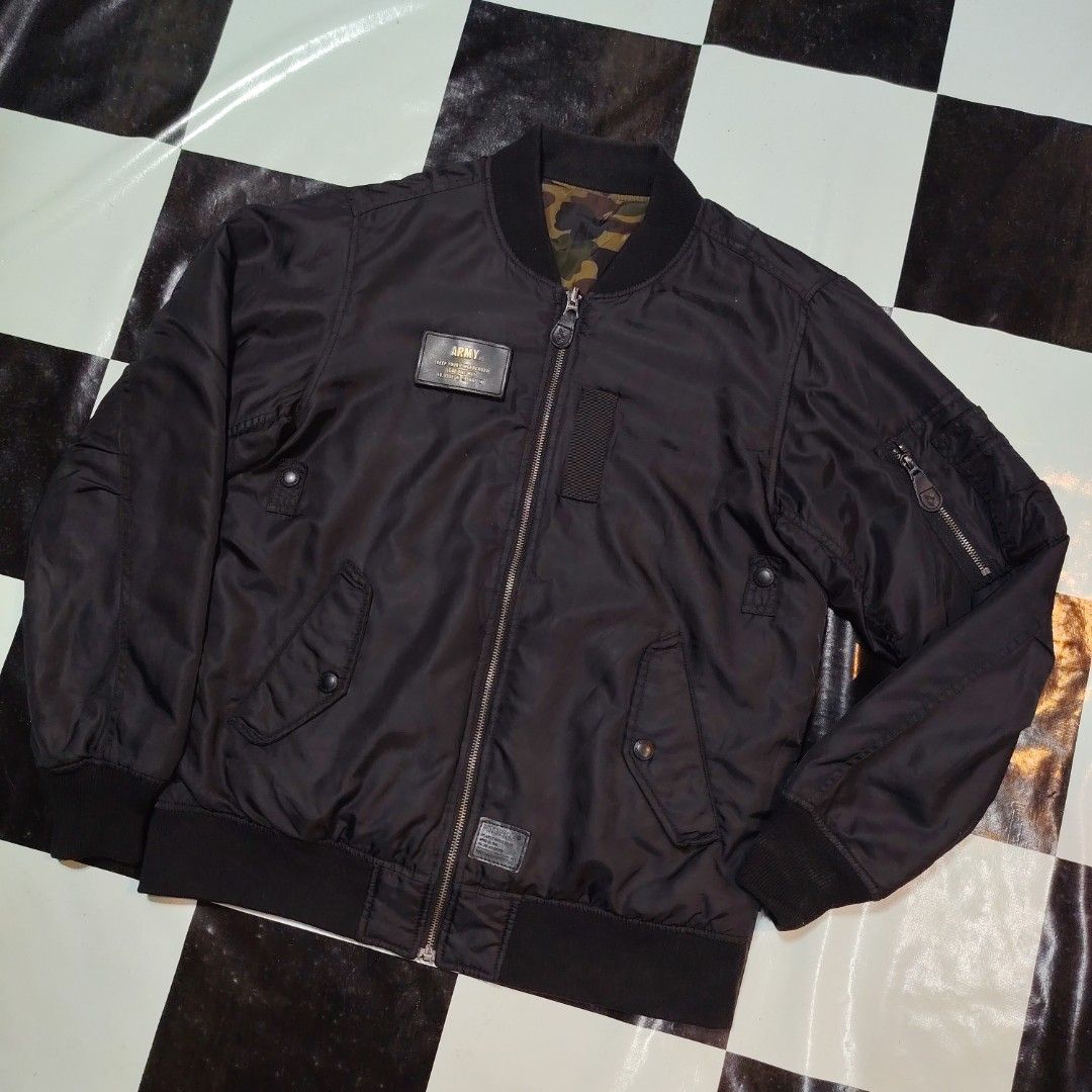 REVERSIBLE BOMBER JACKET (Category: Coats, Jackets and Outerwear) located in Leyte. Submitted by thrift_by_nblza (Listing ID 1471268732, Image 2). Description: Size: Large Dimension: 22 x 27 Issue: Minimal Leather patch damage Condition: 9.5/10 Color: 10/10 No discoloration P2,499 Shipped Only! 📩✈️ Courier: JNT Loc: Leyte Mop: Gcash.