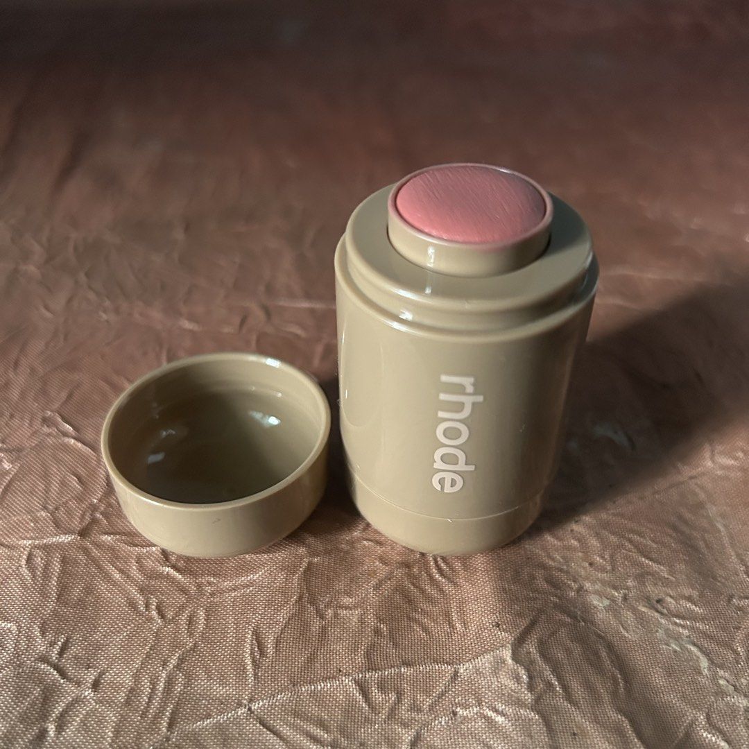 Rhode Pocket Blush in Sprinkle (NO BOX) (Category: Makeup) located in Manila. Submitted by declutter.diaries (Listing ID 1471140402, Image 1). Description: Rhode Pocket Blush in Sprinkle (NO BOX) - Authentic Rhode, purchased from GO GLAM PH (can provide ss) - used a few times only (around 4 times only) - rfs: shade too pink for my skintone - NO BOX INCLUDED, threw it away already - negotiable - based in Teresa, Rizal.