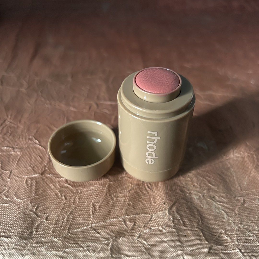 Rhode Pocket Blush in Sprinkle (NO BOX) (Category: Makeup) located in Manila. Submitted by declutter.diaries (Listing ID 1471140402, Image 2). Description: Rhode Pocket Blush in Sprinkle (NO BOX) - Authentic Rhode, purchased from GO GLAM PH (can provide ss) - used a few times only (around 4 times only) - rfs: shade too pink for my skintone - NO BOX INCLUDED, threw it away already - negotiable - based in Teresa, Rizal.