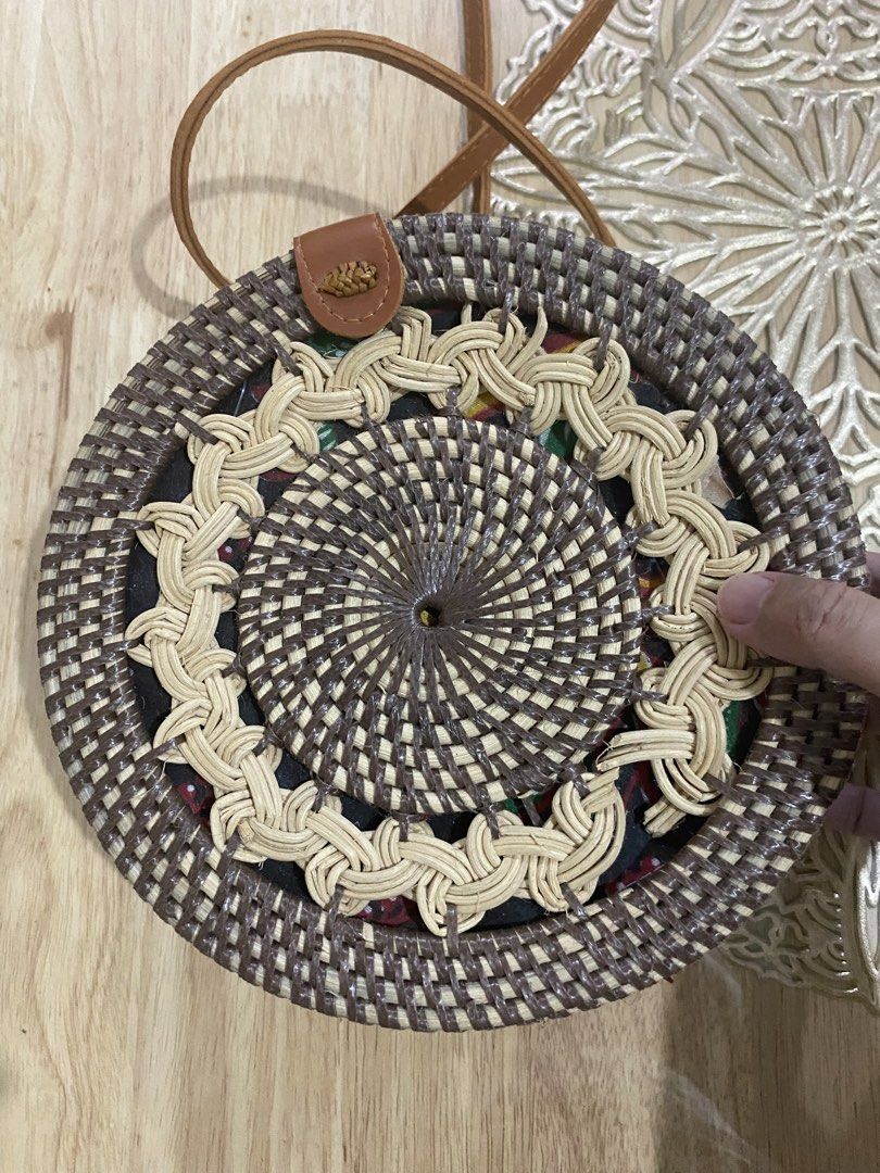 Round Rattan beach bag (Category: Beach Bags) located in Lucena. Submitted by selenaandco (Listing ID 1471257711, Image 3). Description: no issue never been use nakatago lang .