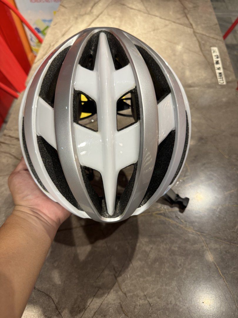 Rudy Project Venger cycling helmet white silver (Category: Bicycles) located in Marikina City. Submitted by russelcor34413 (Listing ID 1471137666, Image 2). Description: - Brand: Rudy Project Venger cycling helmet - Color: Sleek white and silver colorway - Ventilation: Multiple ports for steady airflow on hot rides - Fit: Adjustable retention system at the back for a secure fit - Condition: Clean interior padding, straps and buckle included - Use