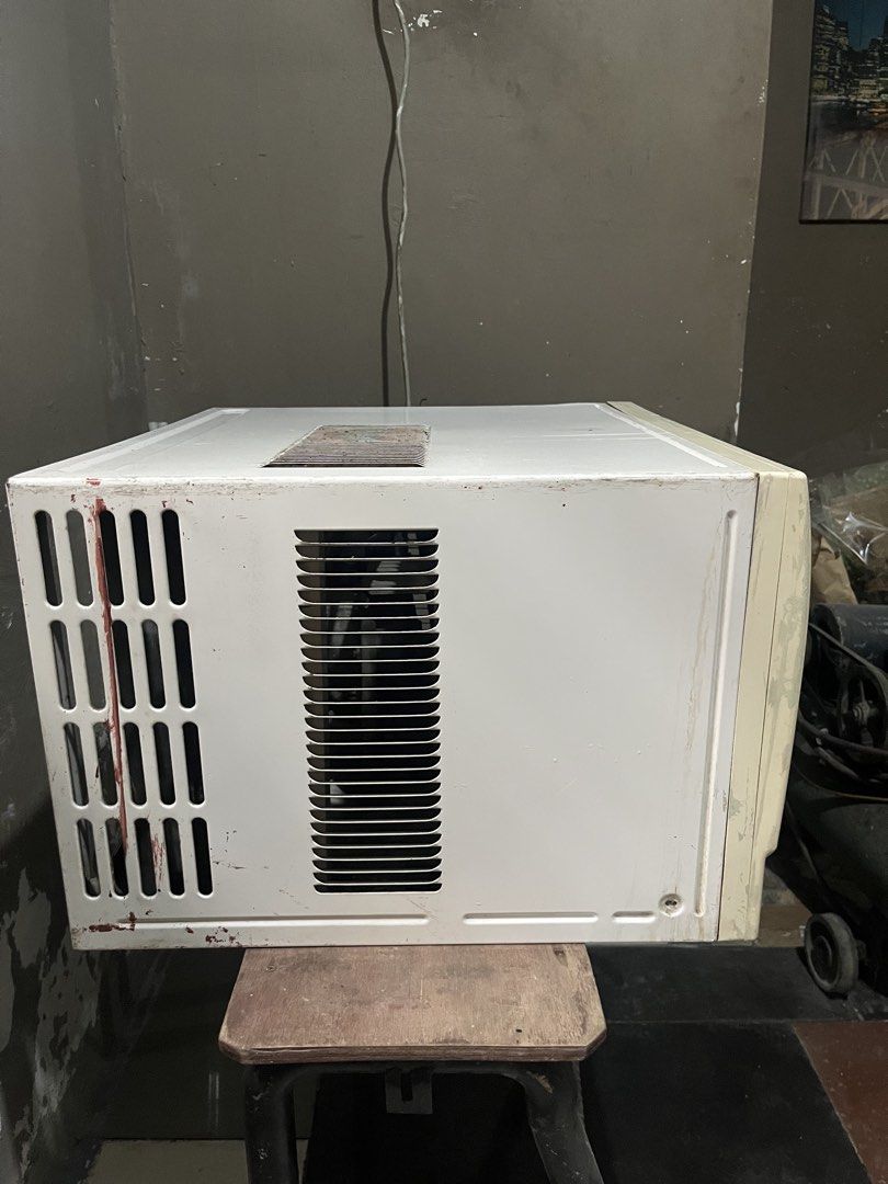 RUSH SALE AIRCON‼️‼️‼️ (Category: Air Conditioning and Heating) located in Manila. Submitted by pawlicious_ph (Listing ID 1471196202, Image 3). Description: Brand: American Home 1.5 HP Model: AHAC 16MNT - All Working, No Issue - Good Condition - No History of Repair - Mabilis Lumamig - Pwede sa Maselan RFS: Upgrade to Split Type • PM for more details! 📍Valenzuela City.
