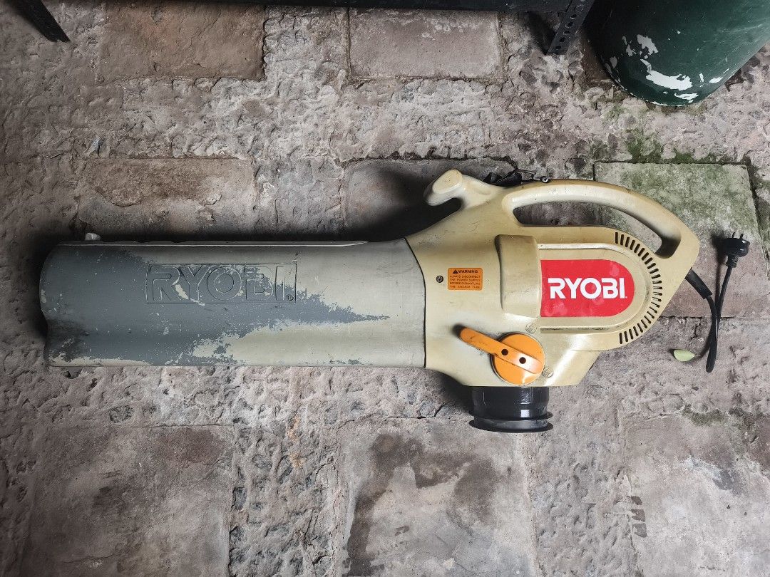 Ryobi Leaf blower and Vacuum (Category: Vacuum Cleaner & Housekeeping) located in Pasig City. Submitted by randomstuffs23 (Listing ID 1471147601, Image 1). Description: Missing na yung extended tube nya at Bag As is bahala na kau mag hanap online mg replacement For lalamove or pick up.