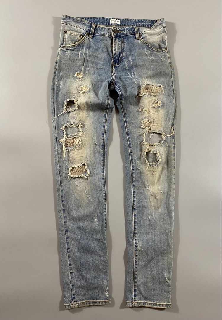 Saint Laurent (Category: Jeans) located in Cabanatuan. Submitted by takaishii_archive (Listing ID 1471160090, Image 1). Description: 32x42.