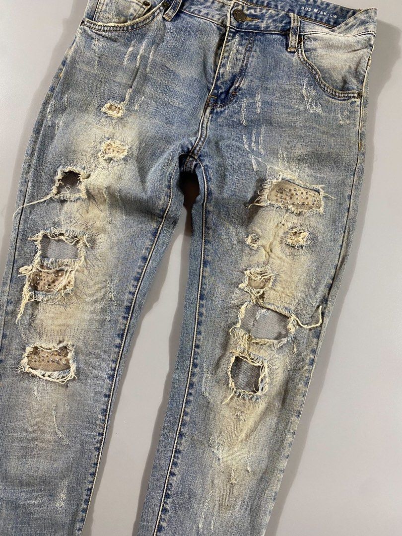 Saint Laurent (Category: Jeans) located in Cabanatuan. Submitted by takaishii_archive (Listing ID 1471160090, Image 3). Description: 32x42.
