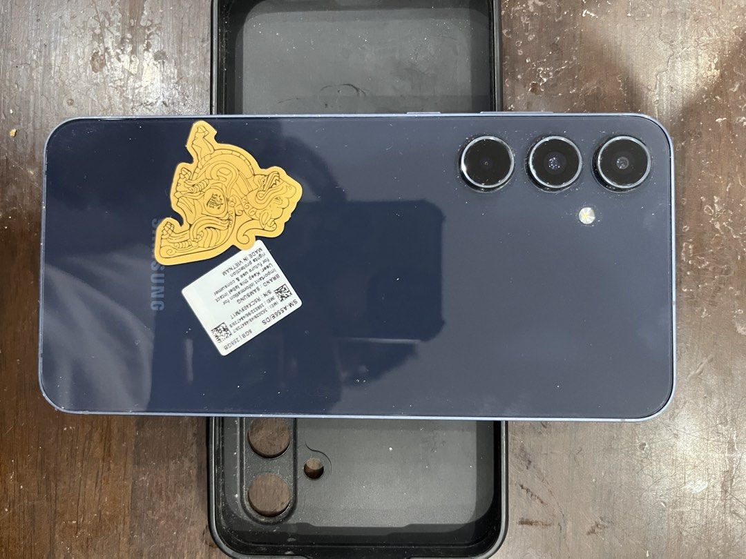 Samsung A55 256/8 (Category: Samsung) located in Manila. Submitted by jhemfrancisco08 (Listing ID 1471164554, Image 2). Description: Selling my backup or spare phone. RFS: mas prefer ko iOS. using this for youtube only. open for meetup near Navotas. preferred areas: Malabon, Caloocan, SM North Edsa or near BGC. can personally deliver it. wala kong tiwala sa courier services..