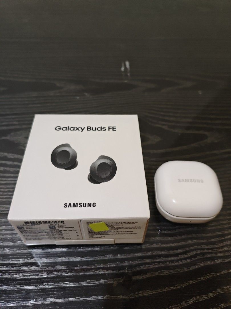 Samsung Galaxy Buds FE White Charging Case (Category: Earphones) located in Quezon City. Submitted by alvinmontero (Listing ID 1471166611, Image 3). Description: Samsung Buds Fe Almost Bnew No issue Price 1,699.00 Rfs: Hindi na nagagamit loc: Pasong tamo qc .