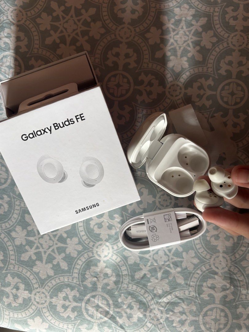 Samsung Galaxy Buds FE White Wireless Earbuds (Category: Earphones) located in Cebu City. Submitted by thvcarte (Listing ID 1471142533, Image 3). Description: Samsung Galaxy Buds FE 🎧 • Lady-owned and well-maintained • Clean and properly taken care of • Comfortable and secure fit with wing tips • Active Noise Cancellation (ANC) • Ambient Sound mode • Clear sound quality with powerful bass • 360 Audio for an immersive listening experience • Long 