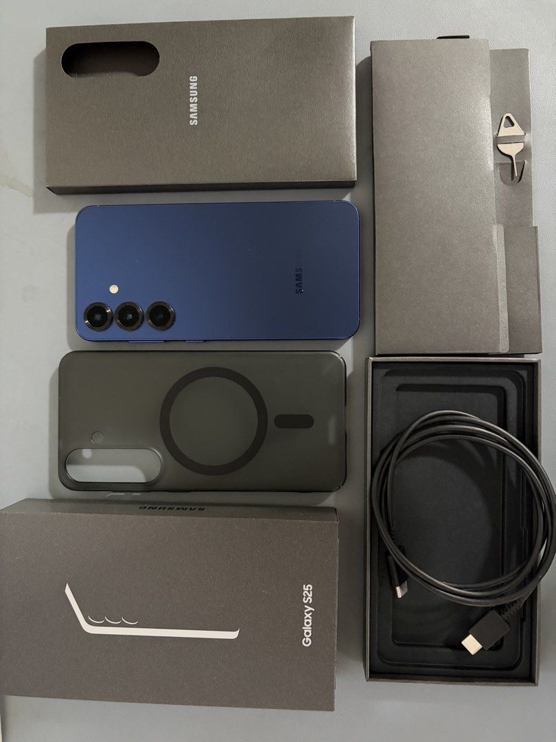 Samsung S25 5g 256gb (Category: Samsung) located in Cavite. Submitted by joys__ (Listing ID 1471169138, Image 1). Description: S25 12gb/256gb - bought from Samsung Shop online Warranty has just expired last September. Very lightly used, just a back-up phone Work apps only, never used for gaming This is the base model S25, not plus, not ultra. Slightly negotiable. Prefer meet-up so you can also check..