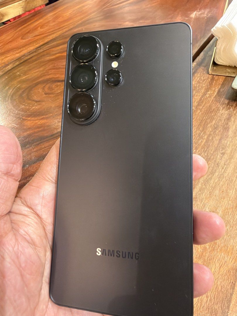 Samsung S26 ultra (Category: Samsung) located in Mandaluyong City. Submitted by jojob1105 (Listing ID 1471189355, Image 1). Description: Selling my pre loved, very slighyly used (used only as a 2nd phone) S26 ultra black, complete with box. No dents, dings or scratches. Screen protected, and camera lens protected. Purchased April 2026 Warranty until April 2027 RFS: upgrade to fold 8 or fold 8 ultra Free original Spigen case..