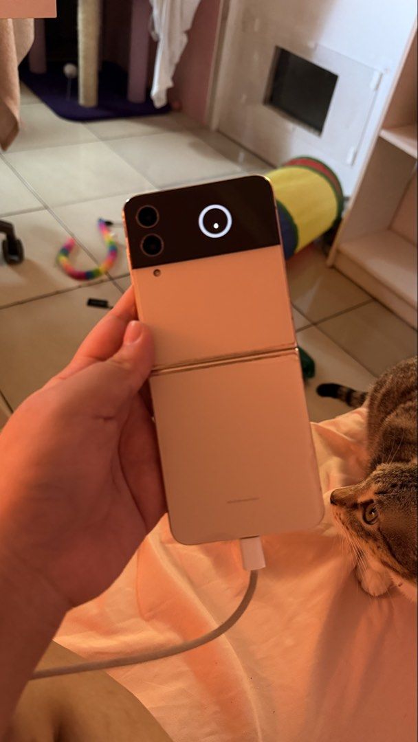 [OFFER] Samsung Z Flip 4 (Category: Samsung) located in Manila. Submitted by kori.kollects (Listing ID 1471168753, Image 3). Description: UNTESTED Replaced LCD (replaced by Samsung Techs MOA) Replaced battery No main display No box Drop offers.